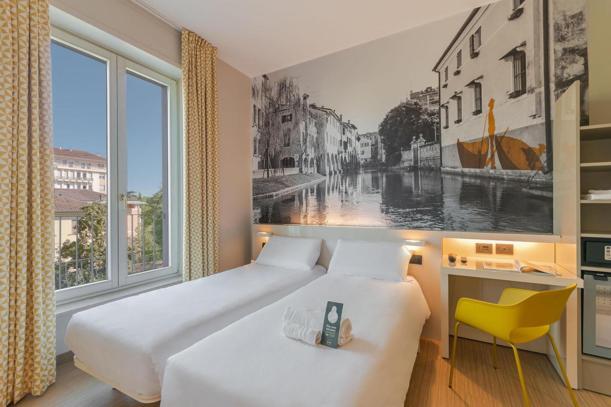 Twin Room,1739511149:JPEG
